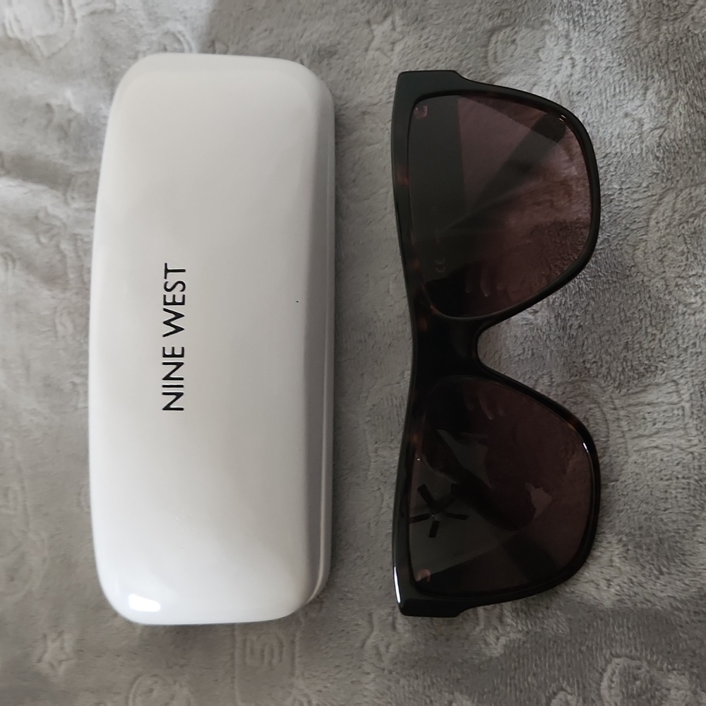 Nine West Unisex Sunglasses brown with hard case